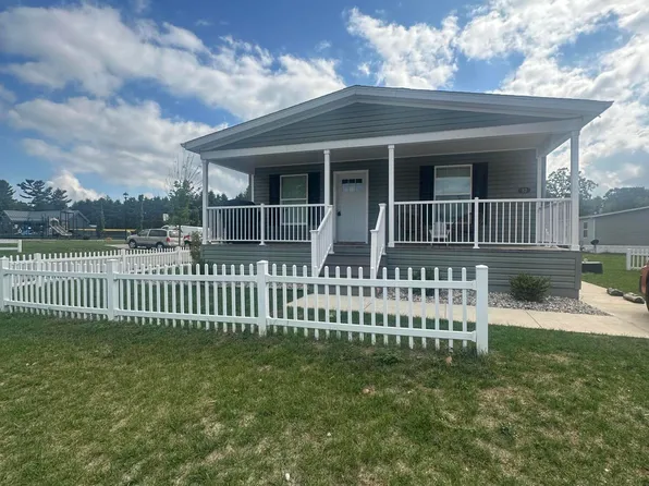 83 Viking Dr NW, Sparta, MI 49345