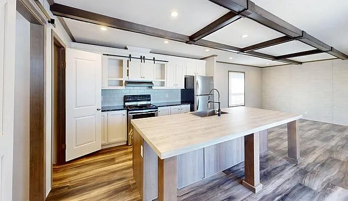 360 Continental Ave — Photo 1