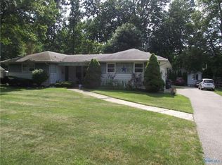 6113 Acres Rd, Sylvania, OH 43560