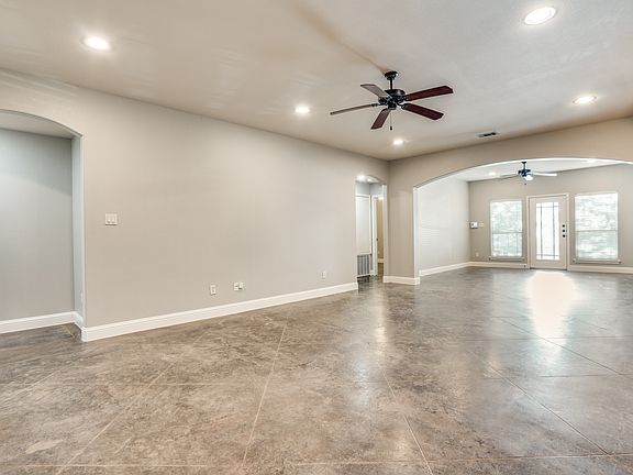 3116 Waits. Living Room and Dining/Game Room. Walk to TCU.