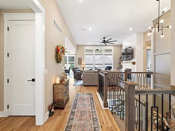 5th image of 2328 NE Colonnade Ave