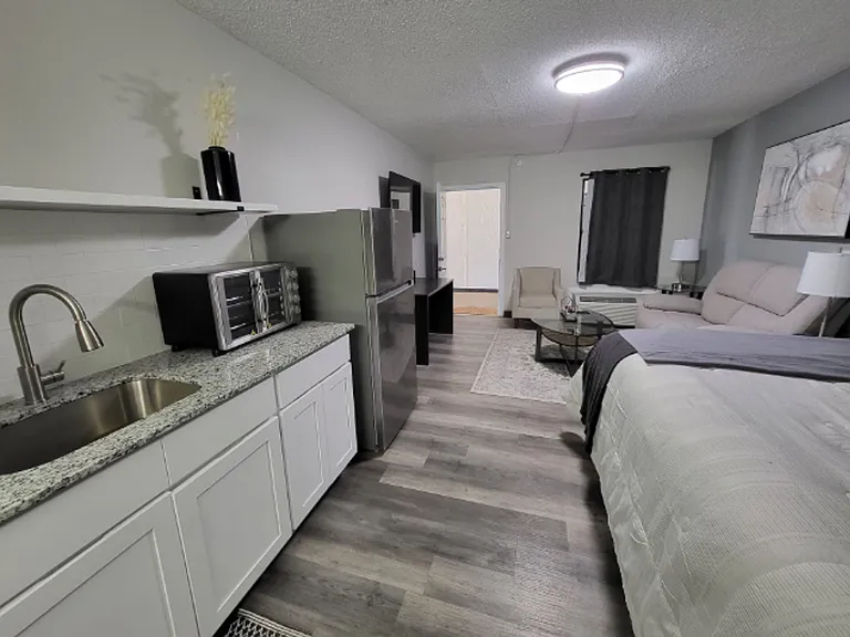 1 bed 1 bath All Bills Paid — Photo 8