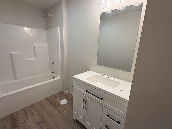 4th image of 1106 Mitchem Dr