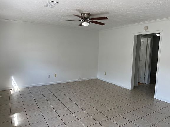 4th image of 3071 Parkside Ct #3075