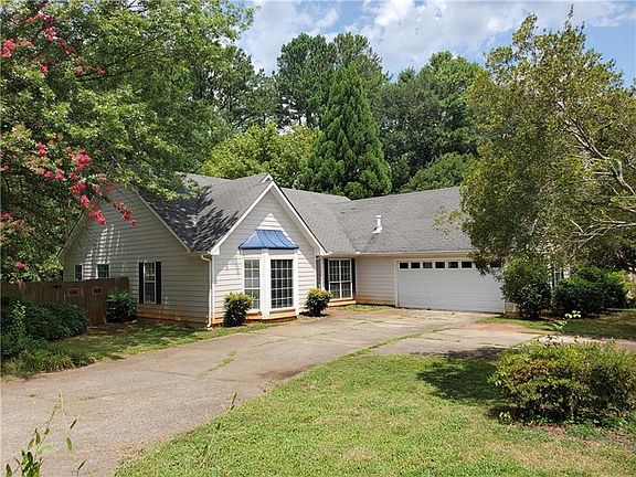 3rd image of 705 Trellis Pond Ct