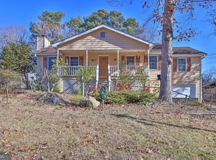 869 Falconcrest Dr, Lawrenceville, GA
