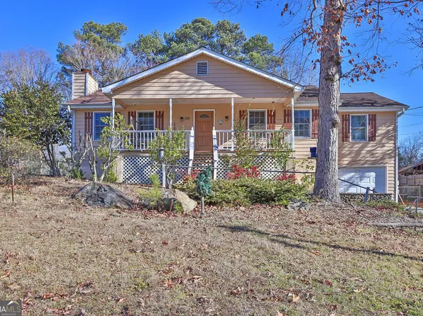 869 Falconcrest Dr, Lawrenceville, GA 30043