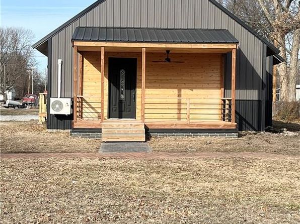 521 S Main St, Erie, KS 66733