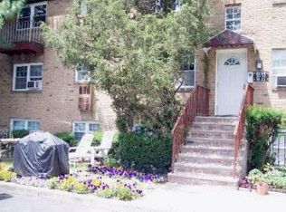 20 College Dr, Edison, NJ 08817