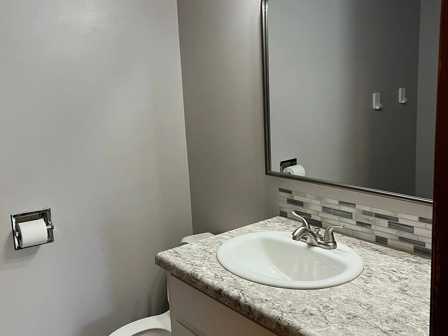 5 bed, 1760 sqft, $2,000 — Photo 2