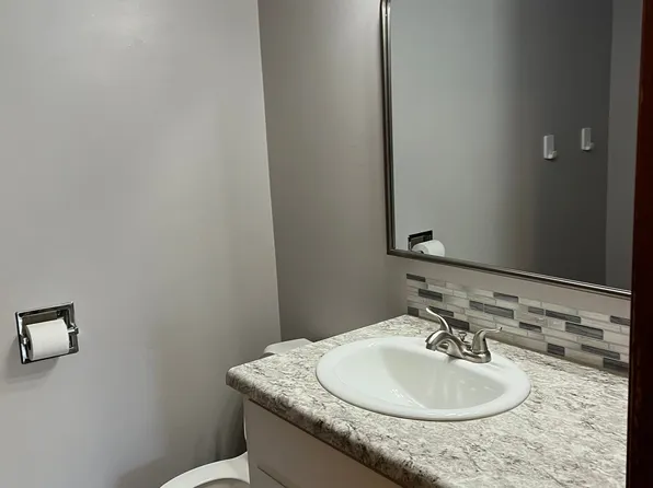 202 13th Ave, Brookings, SD 57006