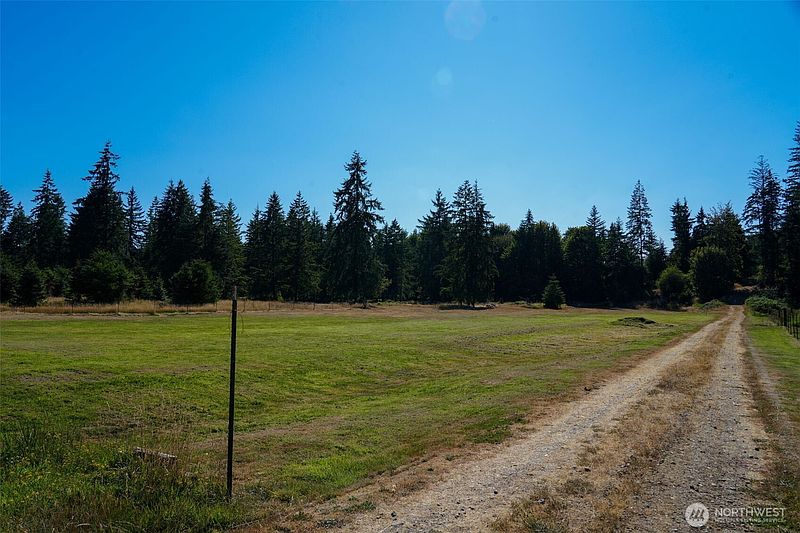 3rd image of 7123 115th Avenue SW