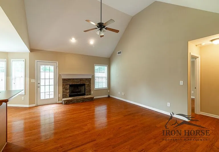 285 Finch Way — Photo 9
