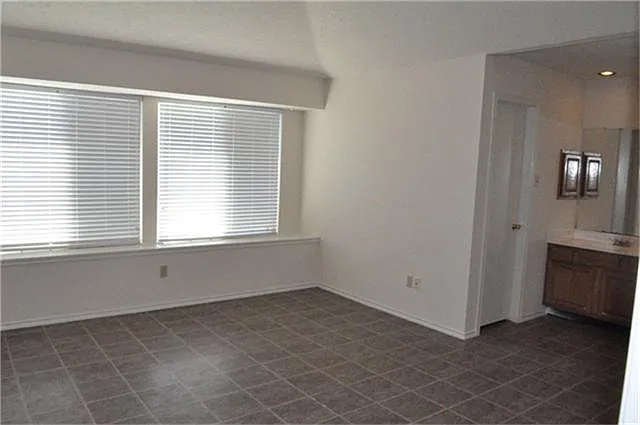 2119 Fountain Dr — Photo 10