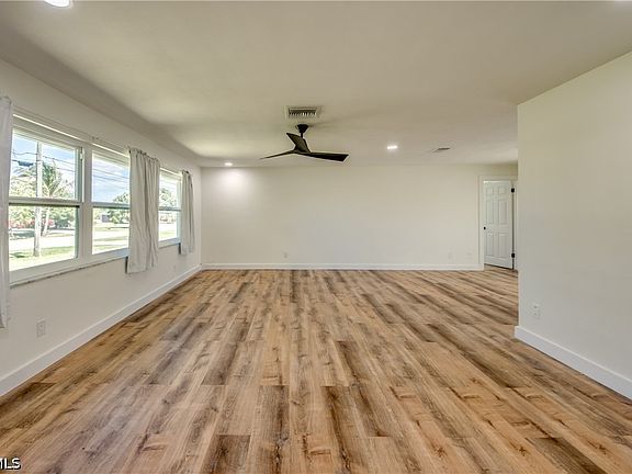3rd image of 3009 SE 10th Ave