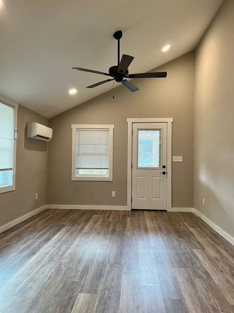 Newly Renovated 2 Bed 1 Bath!! — Photo 3