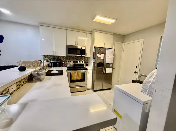 1400 NE 191st St APT 323, Miami, FL 33179