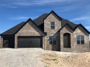 1202 Nevaeh Dr, Cave Springs, AR 72718