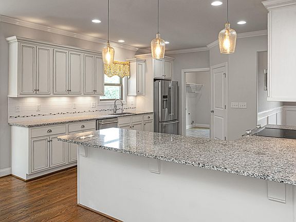 3rd image of 340 Grey Oaks Dr