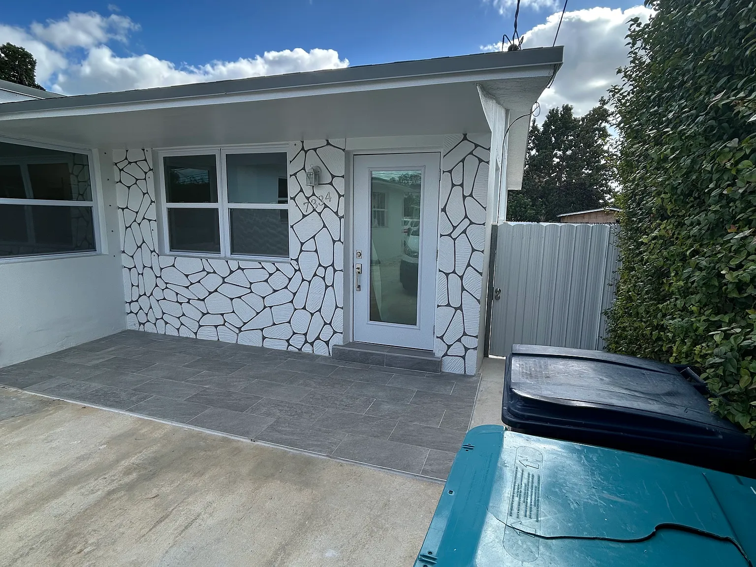 7334 SW 21st St — Photo 3