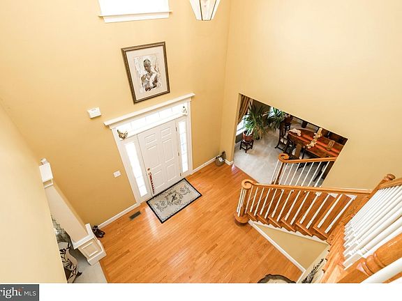 4th image of 4 Mendenhall Dr