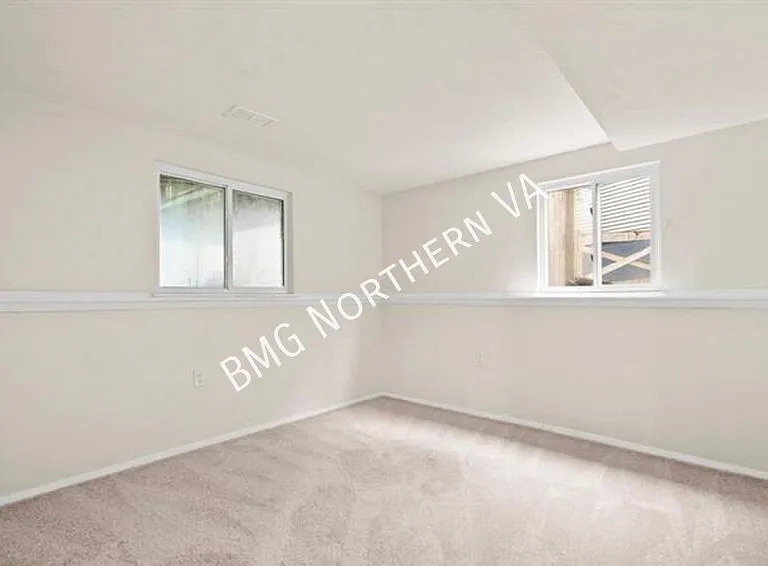 8461 Yellow Leaf Ct — Photo 16