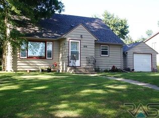 1016 3rd St, Garretson, SD 57030