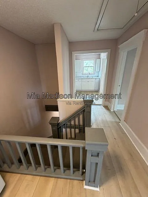 2 bed, 1.0 bath, 930 sqft, $1,450 — Photo 3