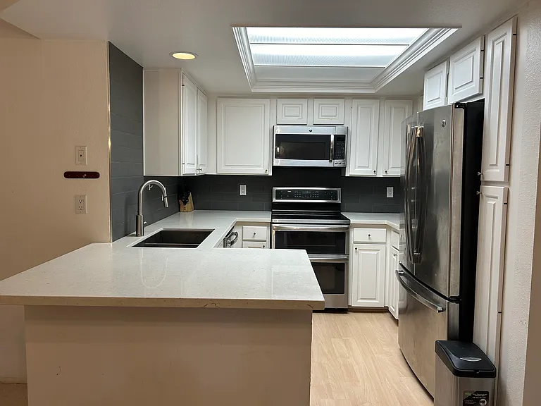 1270 Bellevue Way NE #4 — Photo 2