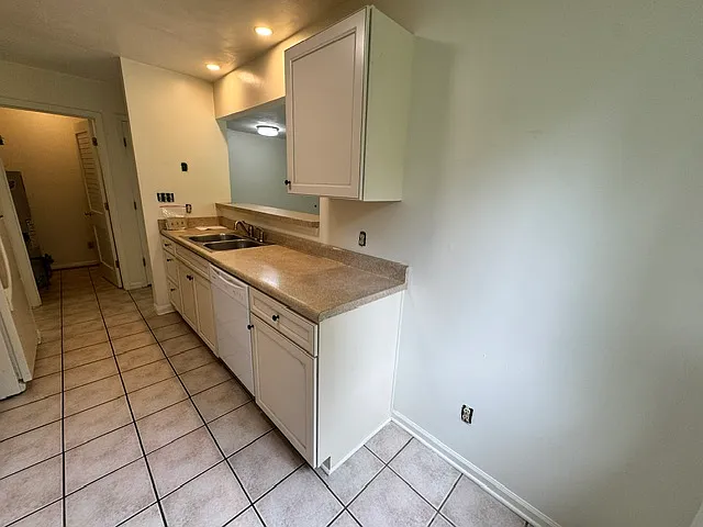 403 Berryfield Ln #D — Photo 6