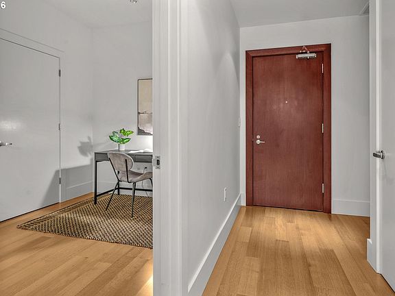 3rd image of 1001 NW Lovejoy St Unit 301