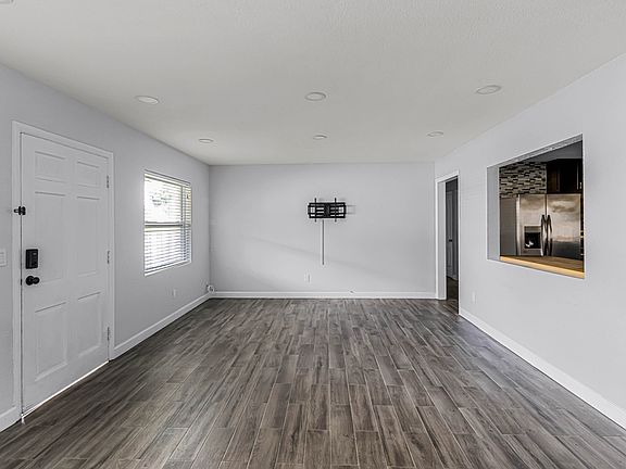 Livingroom with TV mount