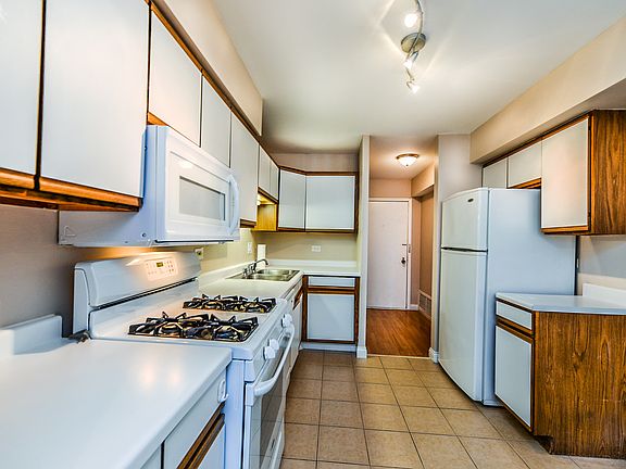 2nd image of 2000 Bayside Dr Unit 210