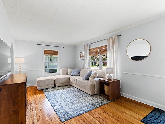 5th image of 1652 Beaver Ave