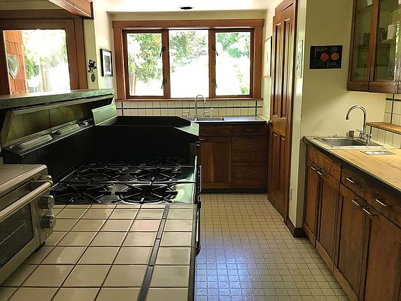 5th image of 5276 Taylor Ave NE