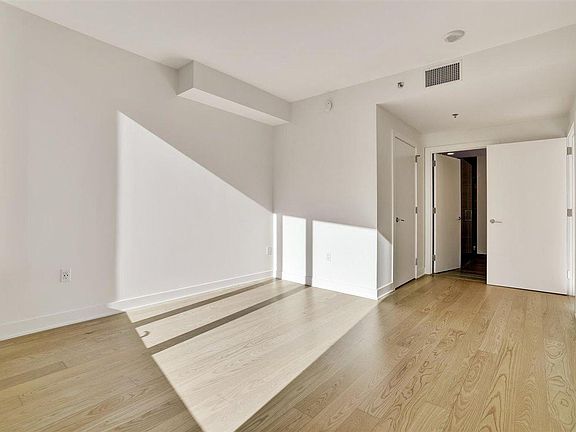 4th image of 201 Folsom St #6F-L
