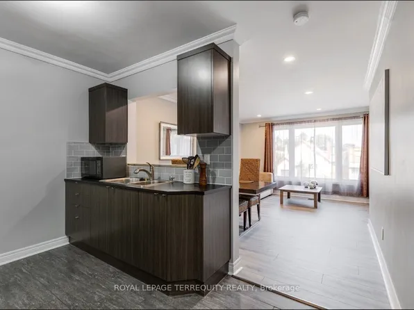 26 A Scarlett Rd, Toronto, ON M6N 4K1