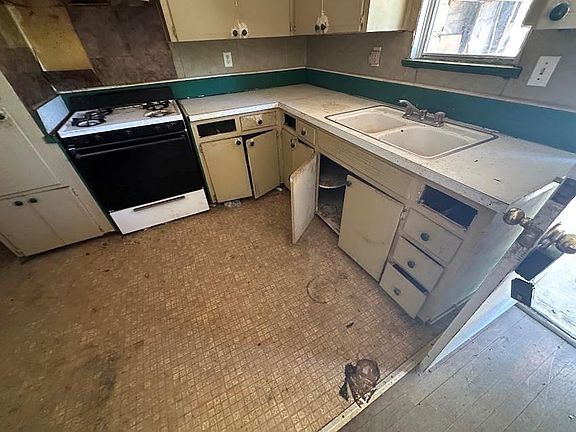 5th image of 901 S 23rd St