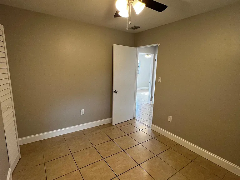 3015 Leon Ave — Photo 11
