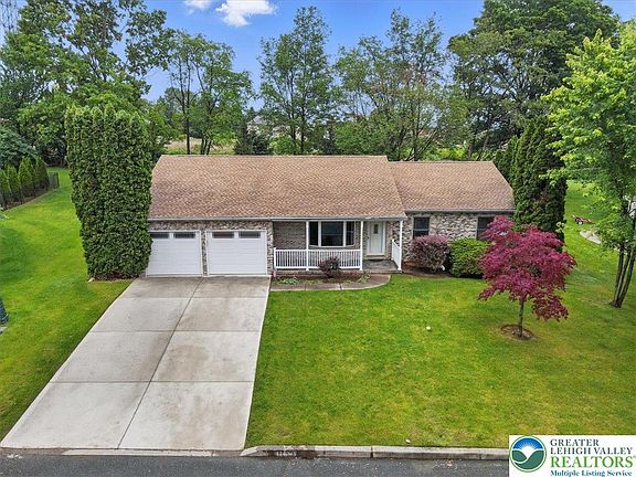 3rd image of 3206 Applewood Ct