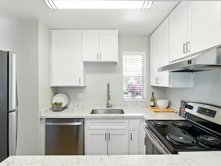 The Grove Luxury Apartments — Photo 7
