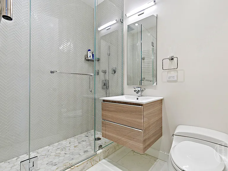 310 E 53rd St #24C — Photo 9