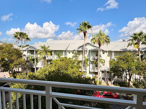 Private Balcony - 3rd Floor