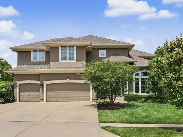 9302 W 157th Ter, Overland Park, KS 66221