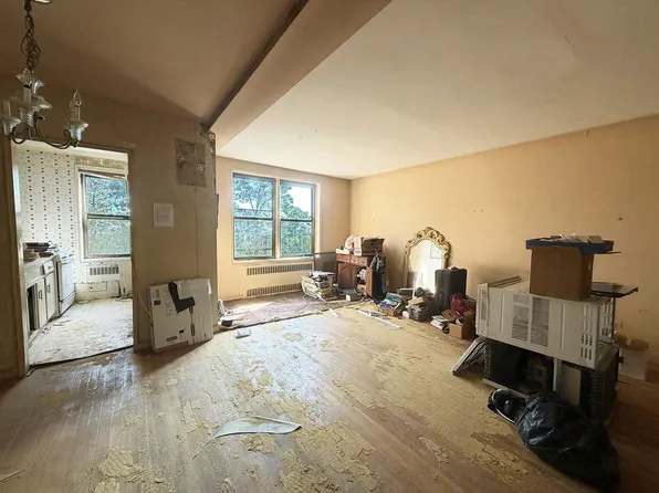 3655 Shore Parkway image 2 of 16