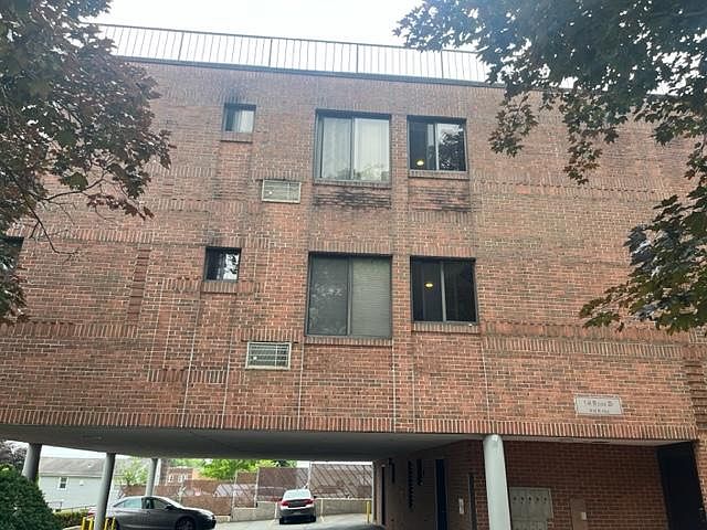1st image of 14 Ross St #2