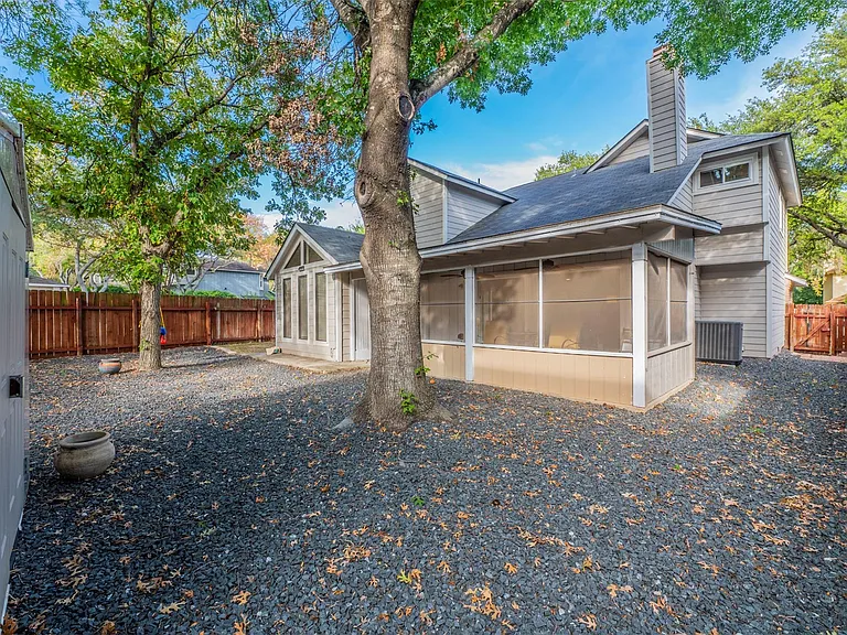 2126 River Hollow Dr — Photo 22