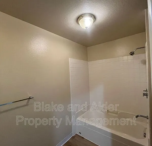 5531 SW Lombard Ave — Photo 17