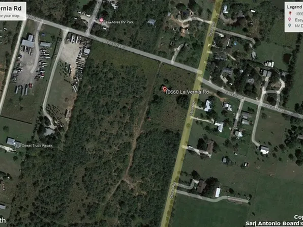 10660 LA VERNIA RD, Adkins, TX 78101