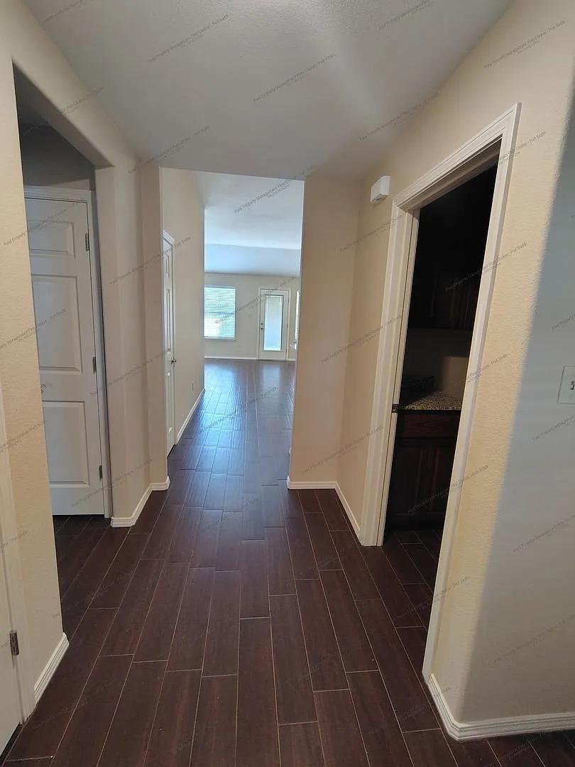 3 bed, 2.0 bath, 1690 sqft, $1,650 — Photo 3